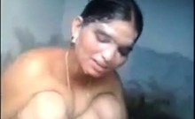 Indian milf bathing and showing her beautiful pussy