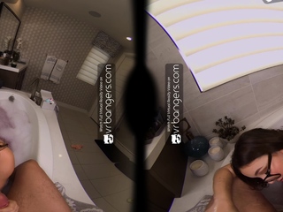 VR bangers VR bath experience with a pornstar Leanna