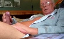 Amateur Norwegian Daddy Handjob