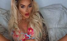 Sexy amateur blonde fingers and toys her wet pussy