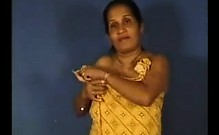 Indian Aunty Showing Off Her Tits